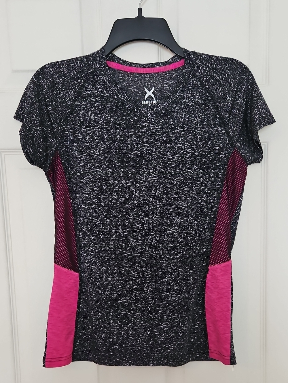 Game Time Women’s Short Sleeve Performance Tee in Black and Pink